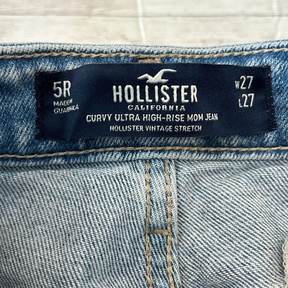 Hollister Curvy Ultra High Rise Mom Jeans Distressed Light Wash Raw Hem - Picture 2 of 9